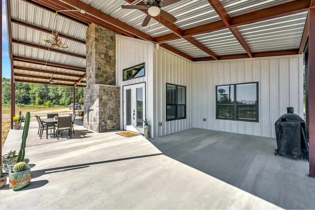 Conroe Home Builder for Ranch Style Barndominium right side of porch